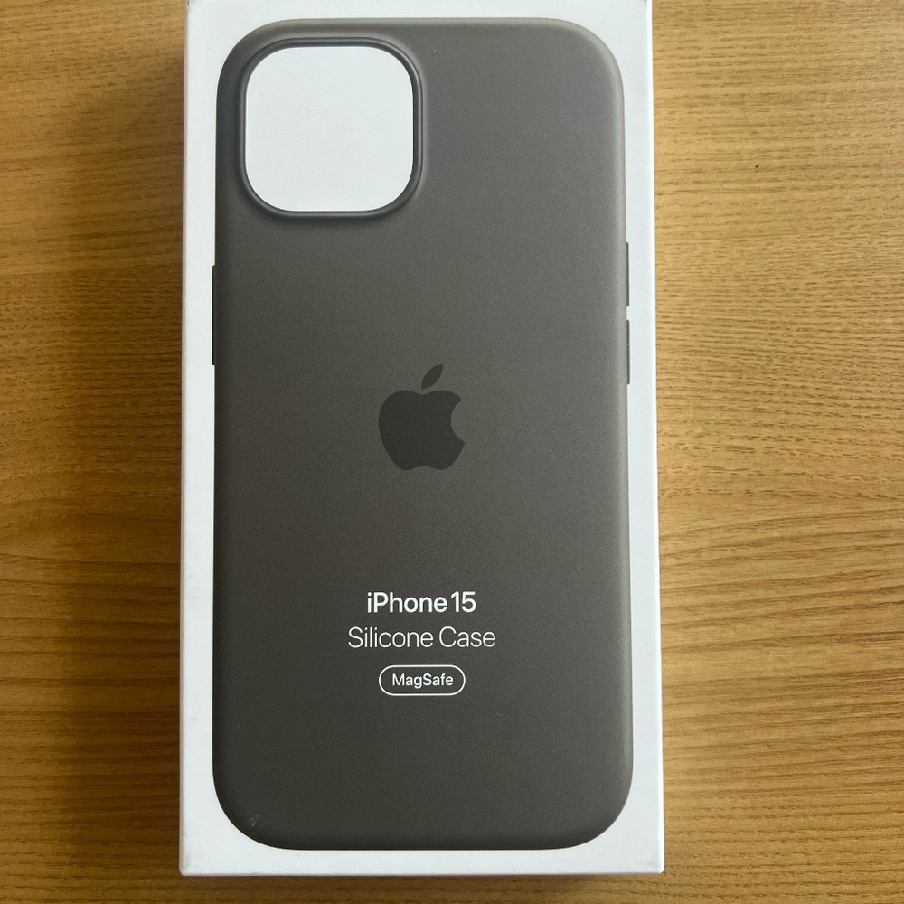 NWT Silicon iPhone 15 Case, Gray